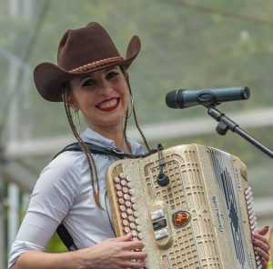 Artista Quina Barreiros, Cantora Quina Barreiros, Contactos, Espectáculos, Quina Barreiros, Kina Barreiros, Artistas, Bandas, Contactos, espectáculos